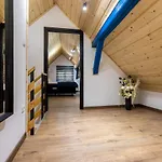 度假居 House Veles 弗尔博夫斯科